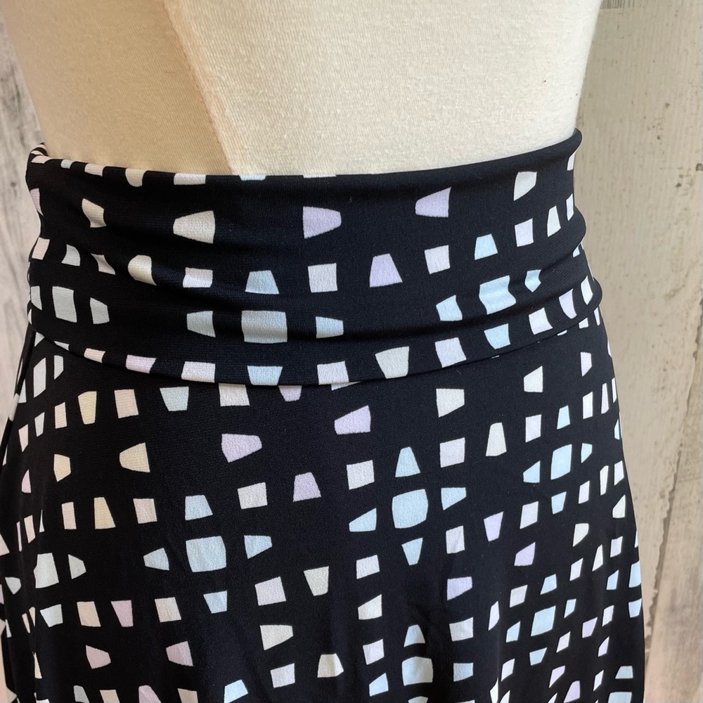 LuLaRoe Azure Skirt - Picture 4 of 10